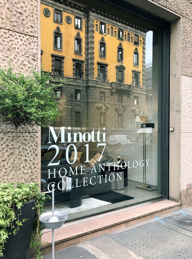 Decorazione vetrina store Milano 3